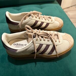 adidas Beige Cream Low-Top Sneaker with Maroon Logo